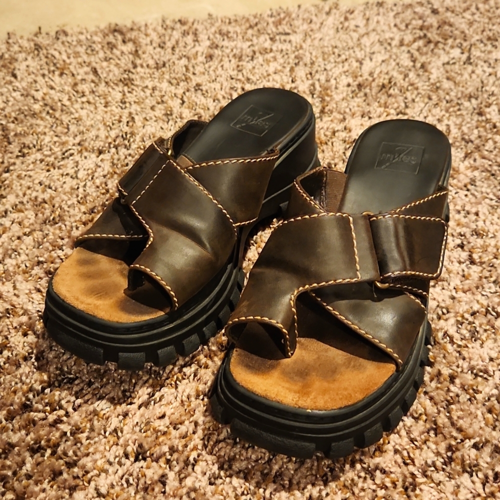 7 Miles Adjusable chunky sandals